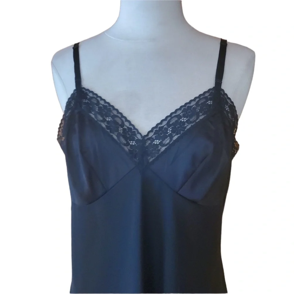 Vintage Vanity Fair Black Lace Trim‎ Slip/Nightgown - Picture 2 of 6